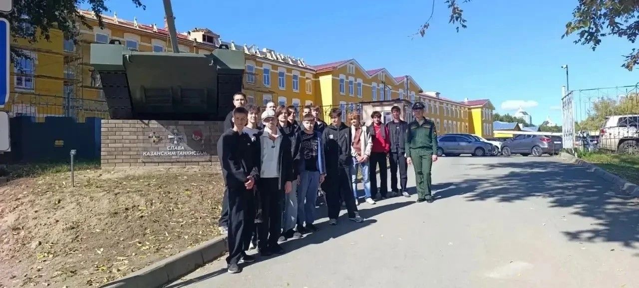 Район балалары Казан танк училищесының ачык ишекләр көнендә булып кайтты