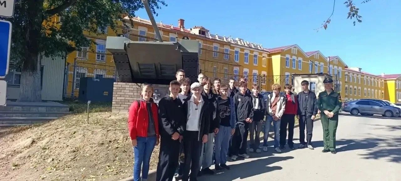 Район балалары Казан танк училищесының ачык ишекләр көнендә булып кайтты