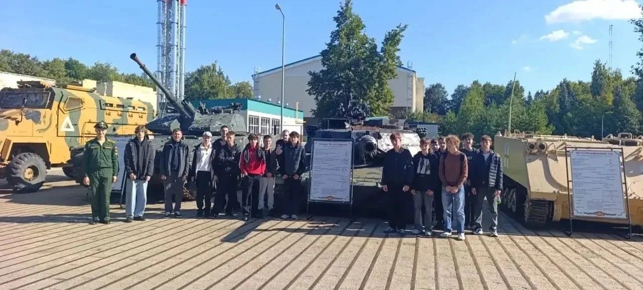 Район балалары Казан танк училищесының ачык ишекләр көнендә булып кайтты