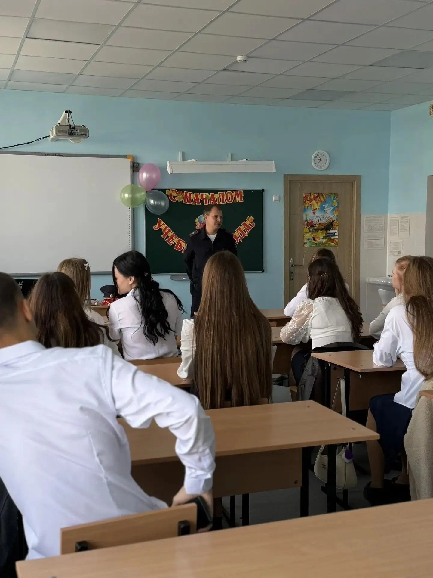 Начальник пункта полиции аэропорта «Бегишево» провел уроки для учеников Бетькинской школы