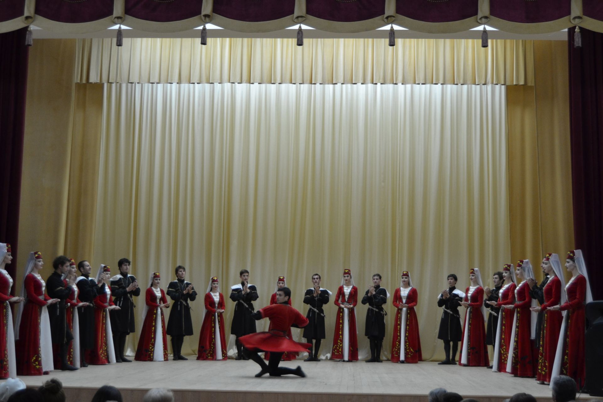 На сцене Князевского сельского дома культуры гости из Республики Абхазии ФОТО