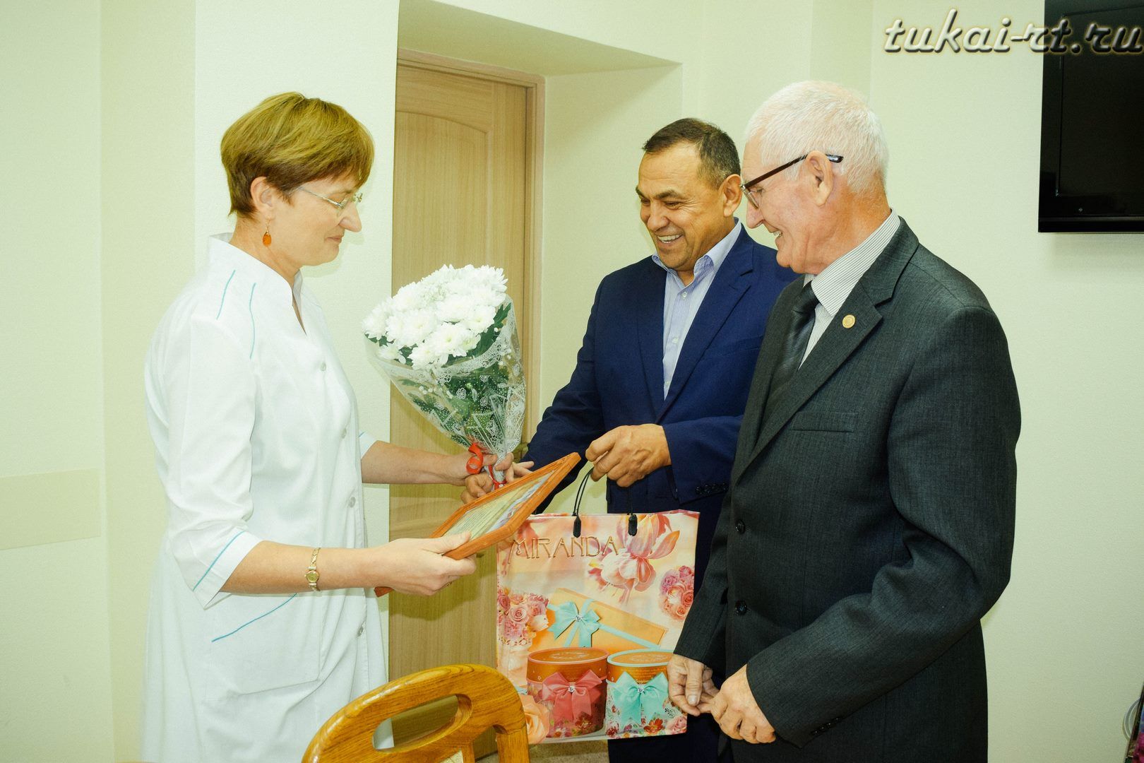 Администрация Тукаевского района выразила благодарность врачам, лечившим пожилых тукаевцев ФОТО