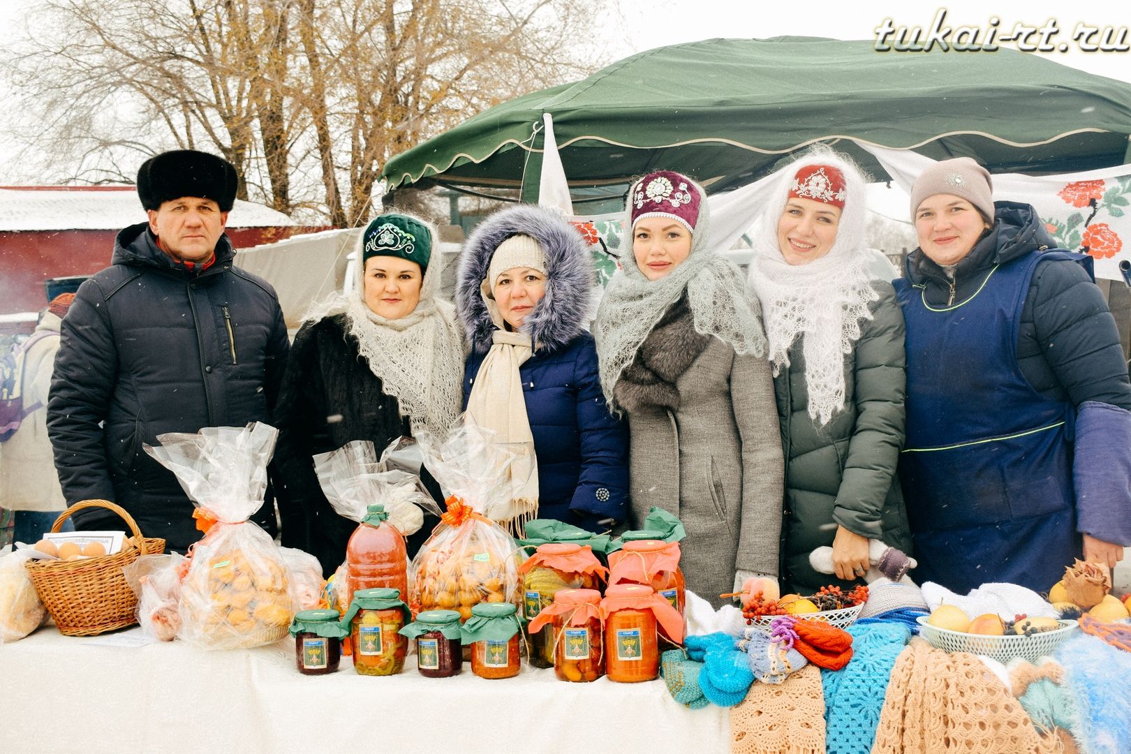 Ярмарка перед стадионом «Строитель» ФОТО