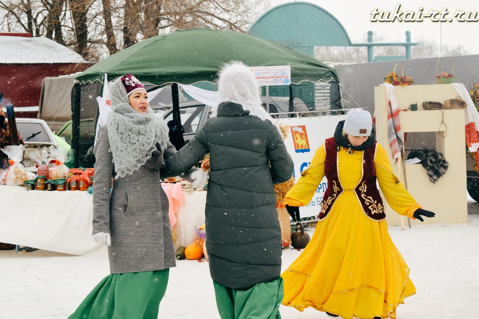 Ярмарка перед стадионом «Строитель» ФОТО