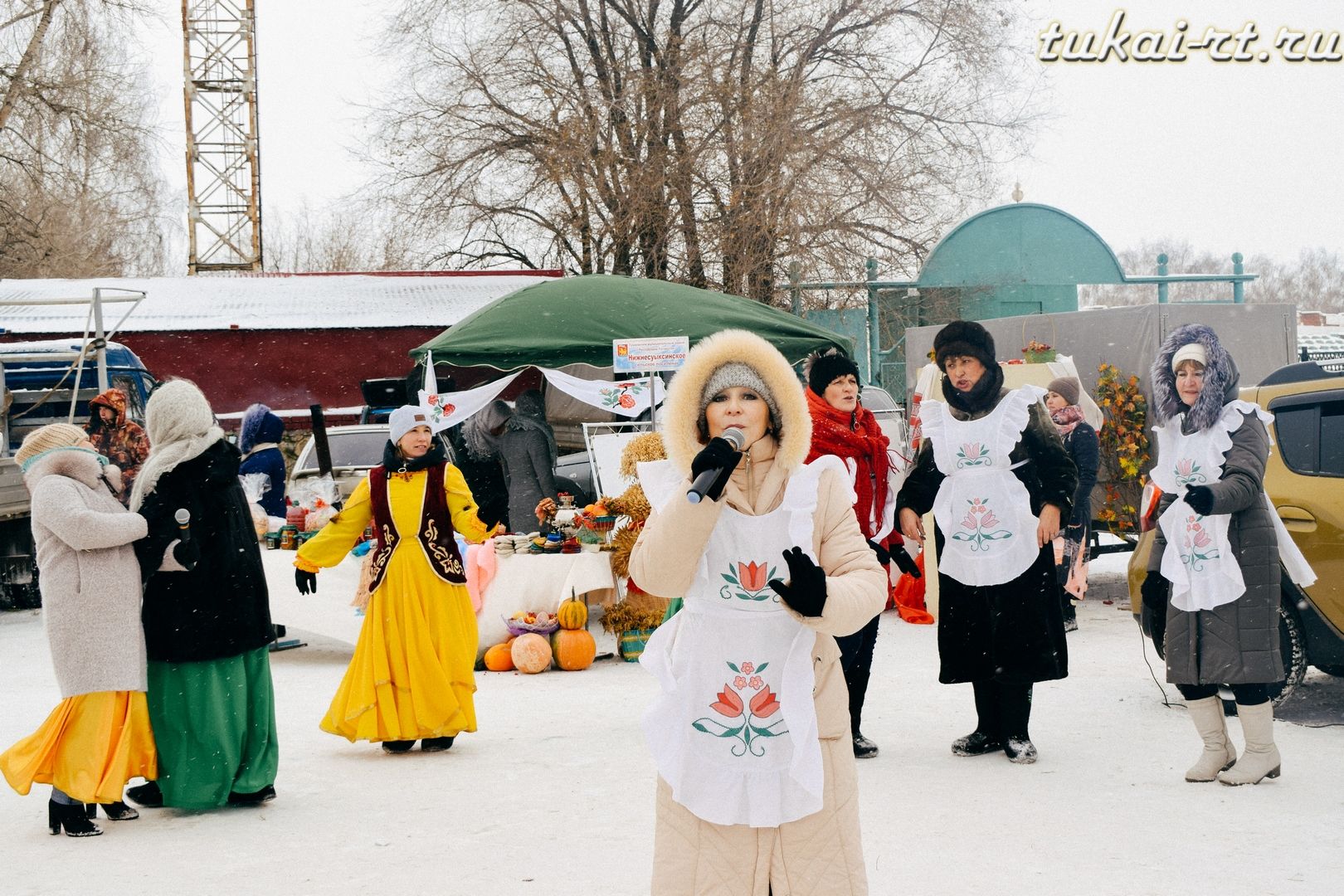 Ярмарка перед стадионом «Строитель» ФОТО