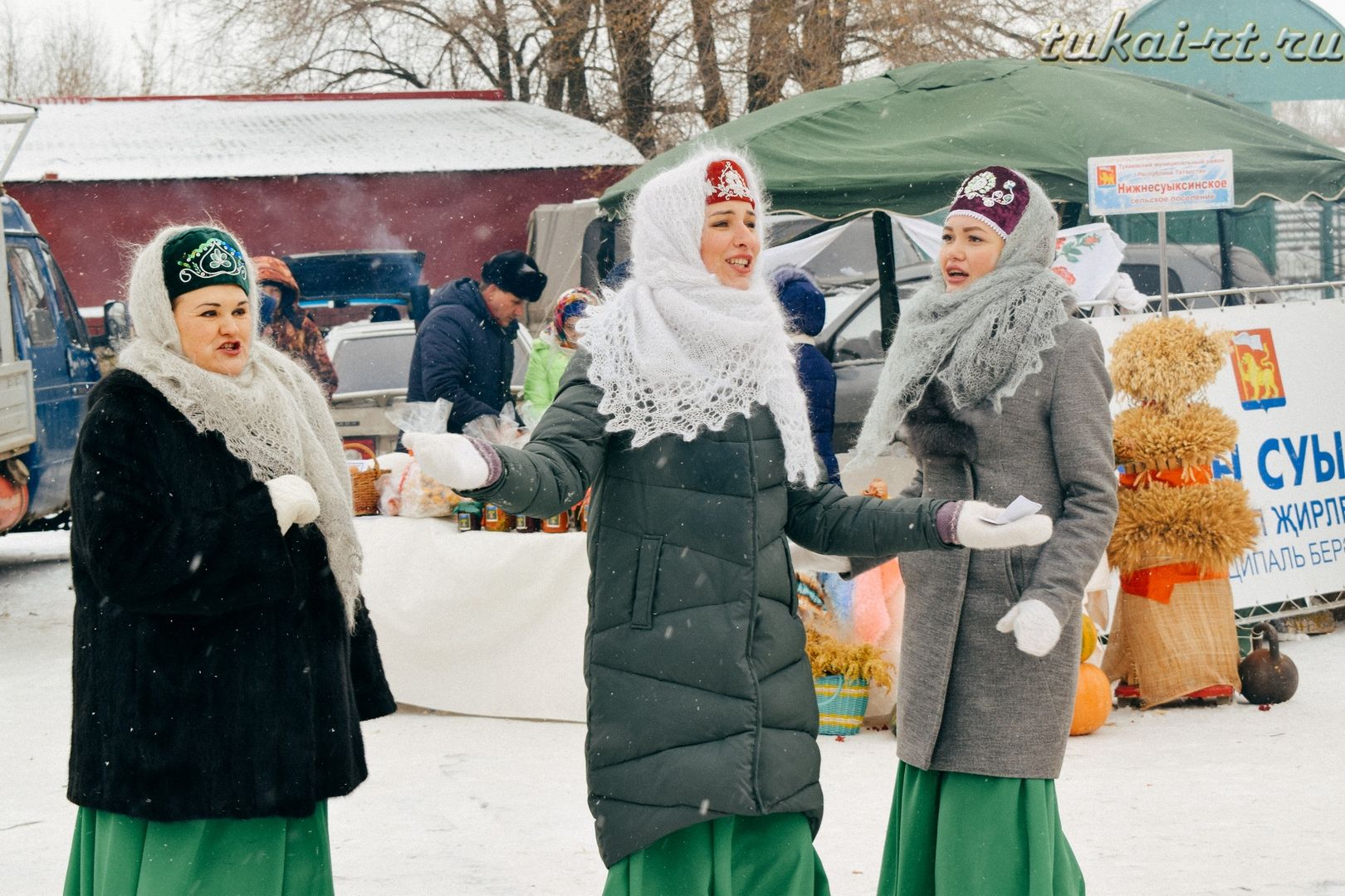 Ярмарка перед стадионом «Строитель» ФОТО