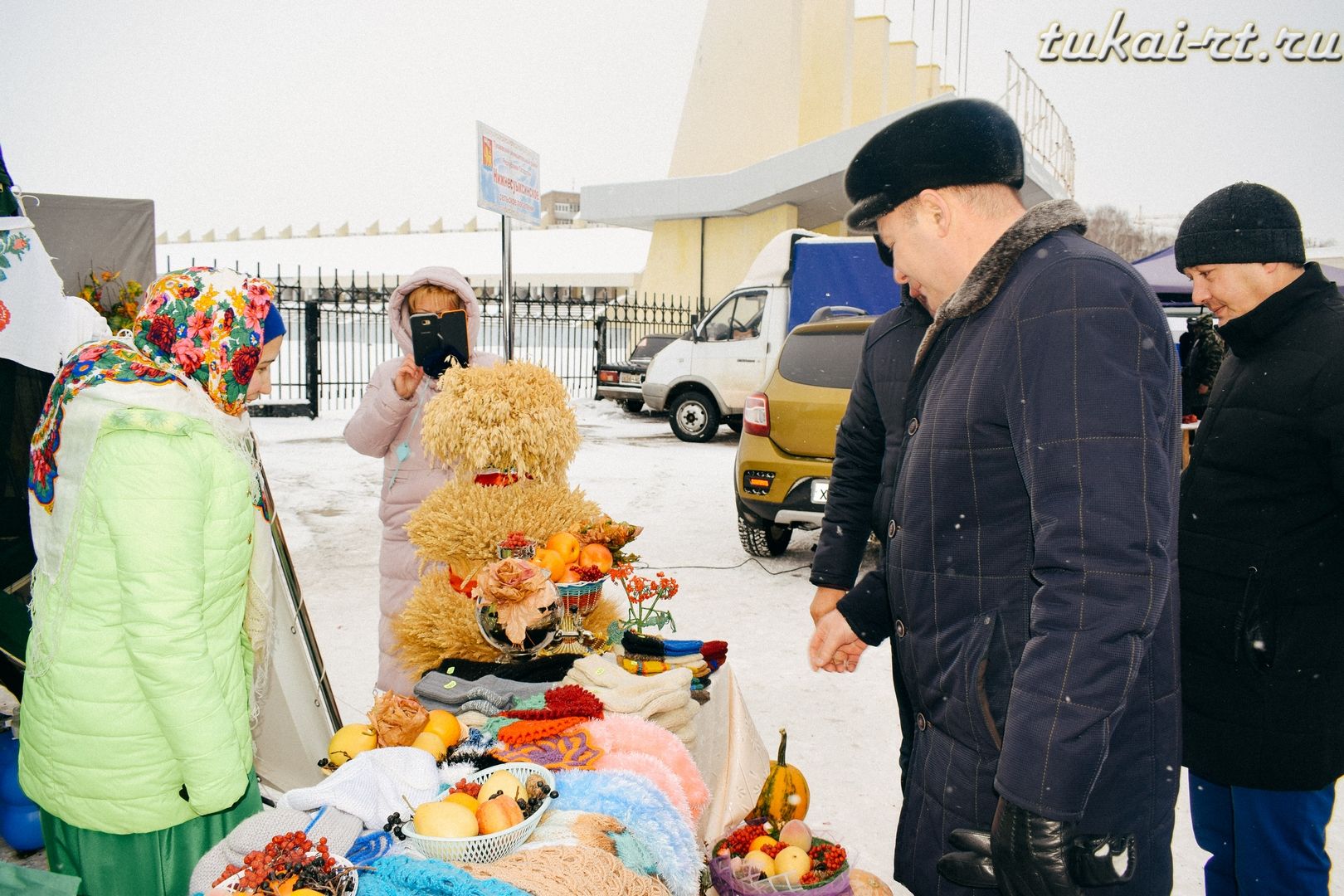 Ярмарка перед стадионом «Строитель» ФОТО