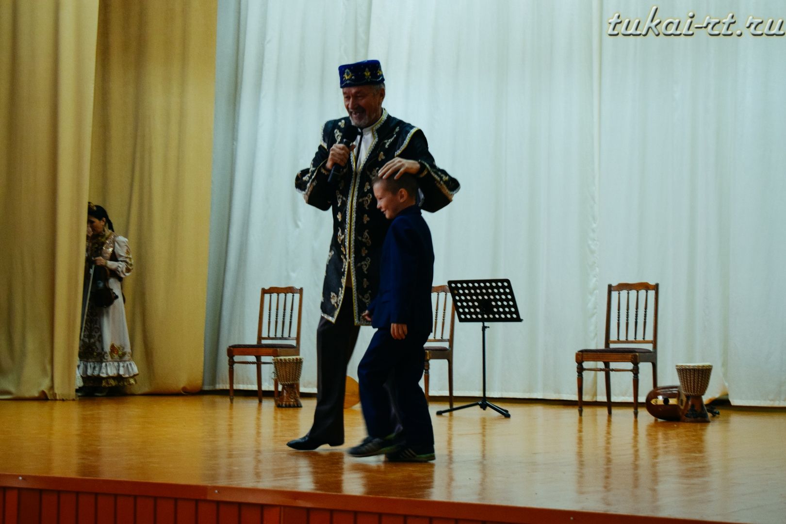 Айдар Фәйзрахманов җитәкчелегендәге фольклор ансамбле Тукай районында концерт куйды ФОТО