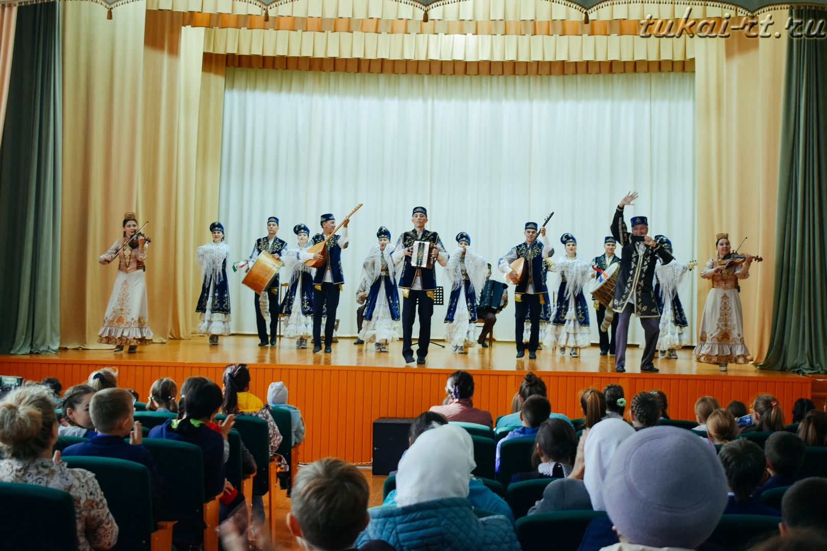 Госансамбль фольклорной музыки Айдара Файзрахманова в Тукаевском районе ФОТО