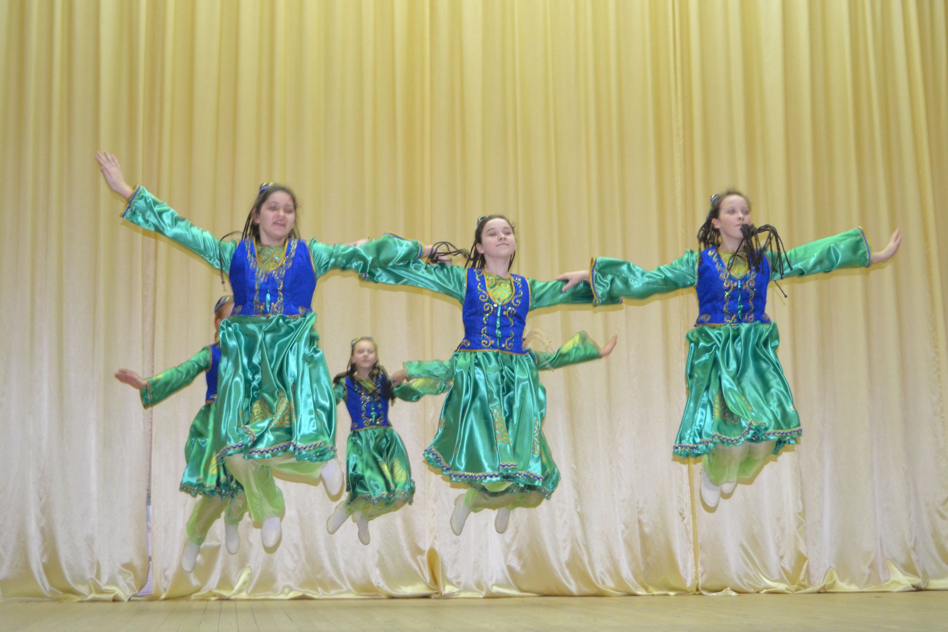 "Дарите женщинам цветы" - праздничный концерт, посвященный Международному дню 8 марта в Князевском доме культуры