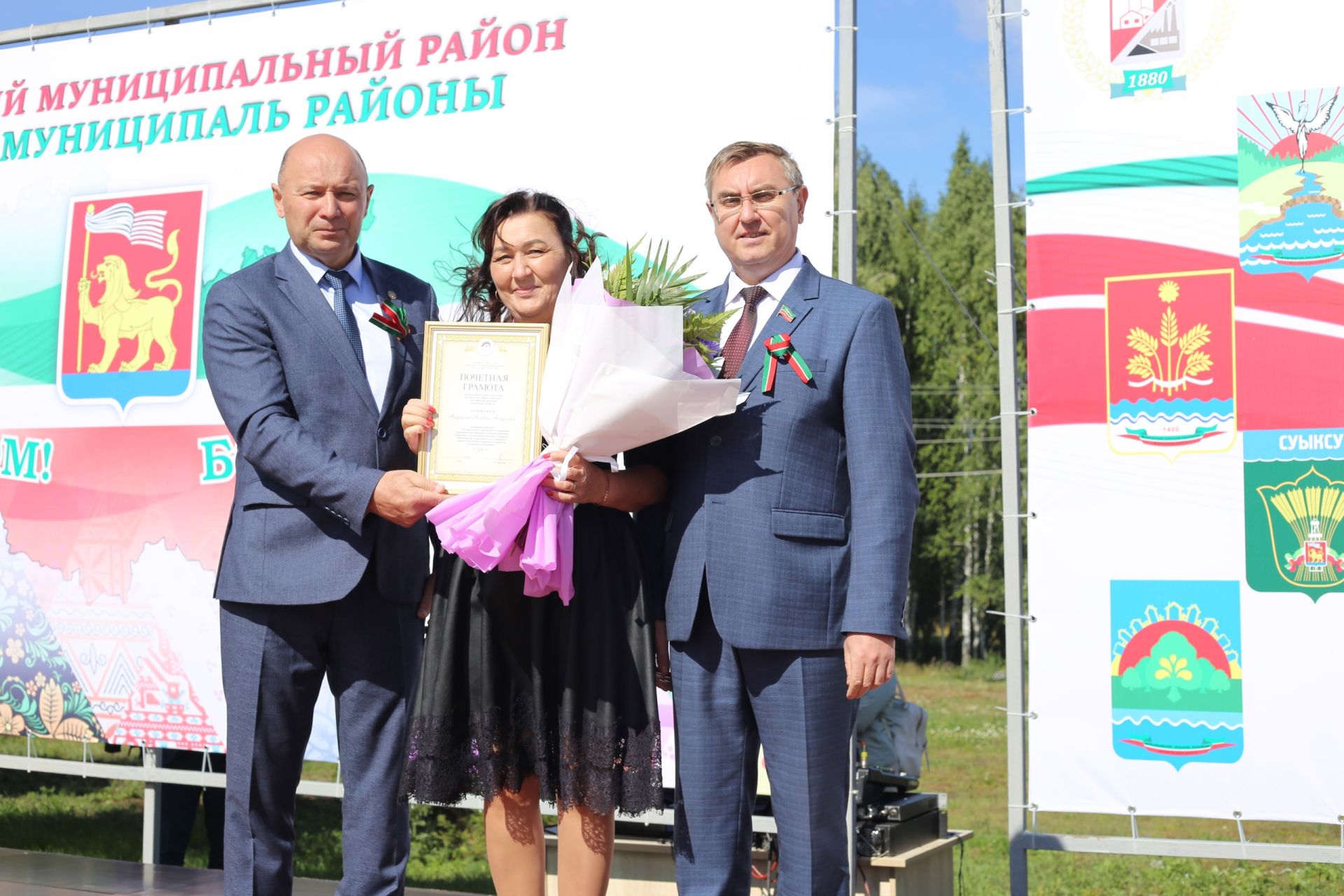 Глава района Фаил Камаев вручил государственные и республиканские награды