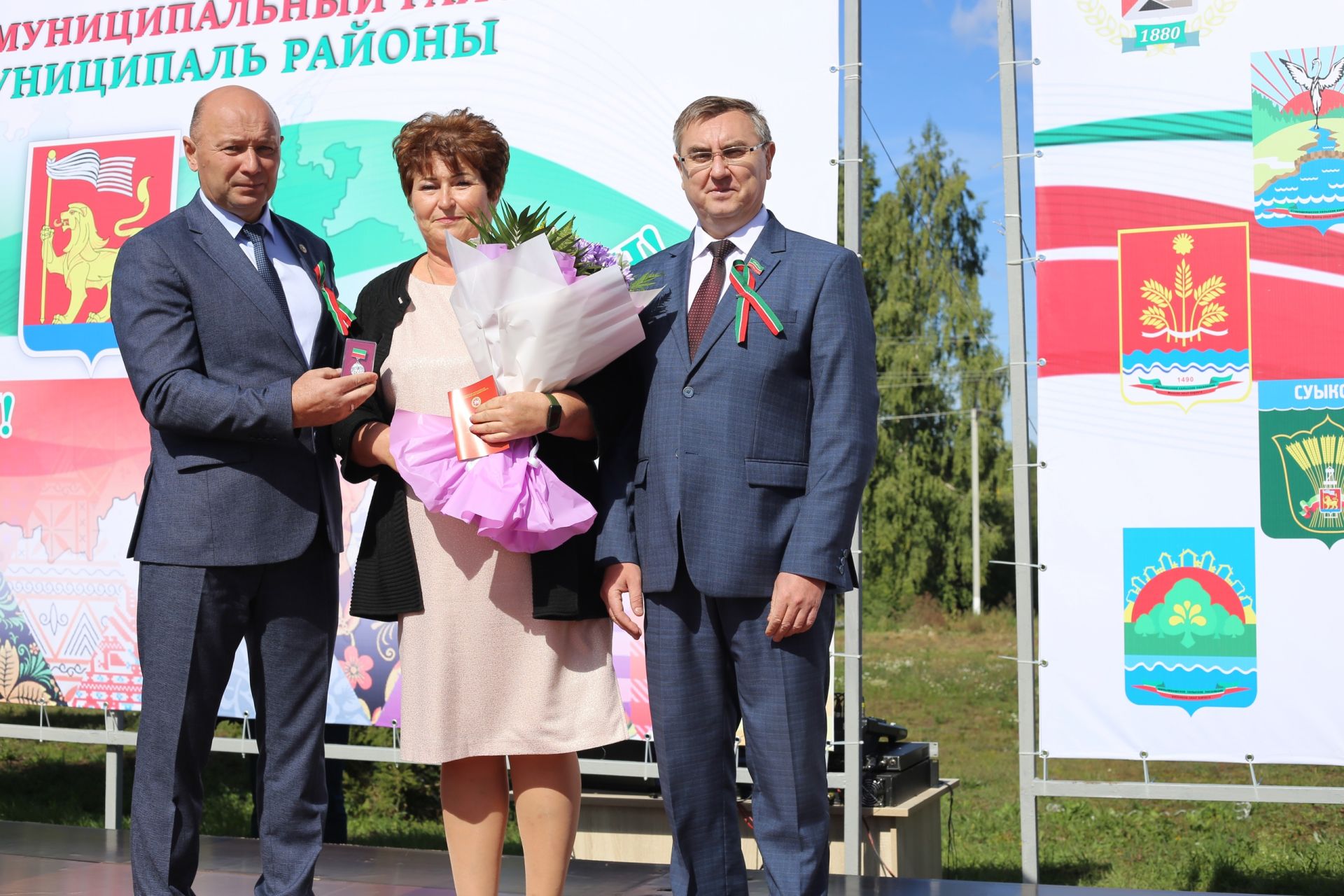 Глава района Фаил Камаев вручил государственные и республиканские награды