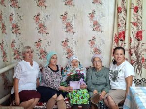 Бер гасырлык гомер: Круглое Поледа Хәйрлевара Ямалеева 100 яшен билгеләп үтте