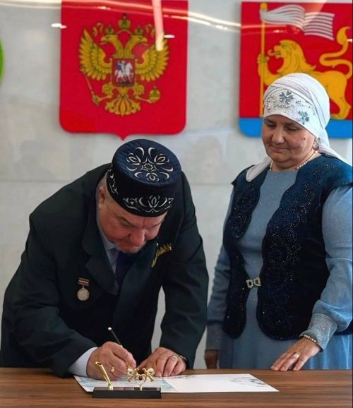 «50 ел бер сукмактан»: Тукай районында Алтын туйларын уздыручы Галимҗановларны хөрмәтләделәр