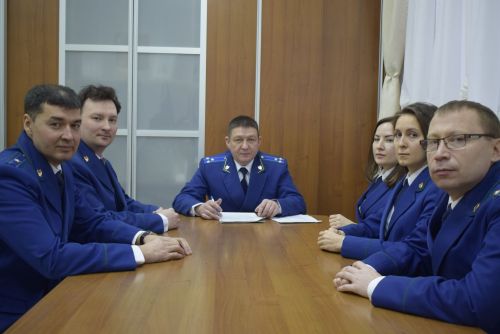 Һәрвакыт гаделлек ягында, закон сагында