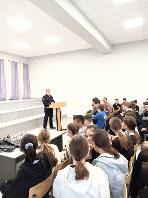 В преддверии осенних каникул в Князевской школе посёлка «Татарстан» гость дня – Шамиль Мирсаетович Ганиев, начальник ОГИБДД отдела МВД России по Тукаевскому району