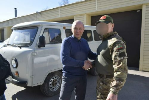 Тукай районы башлыгы Фаил Камаев  махсус хәрби операция зонасында хезмәт итүче егетләребезгә УАЗ автомобиле ачкычын тапшырды