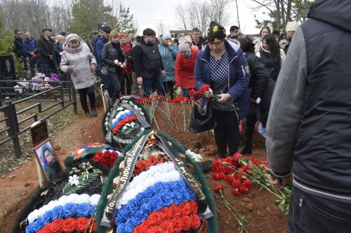 Бүген Тукай районында махсус хәрби операция зонасында һәлак булган ике бертуган Артем һәм Станислав Шамукаевлар белән хушлаштылар
