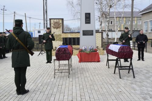 Бүген Тукай районында махсус хәрби операция зонасында һәлак булган ике бертуган Артем һәм Станислав Шамукаевлар белән хушлаштылар