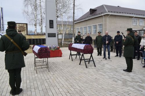 Бүген Тукай районында махсус хәрби операция зонасында һәлак булган ике бертуган Артем һәм Станислав Шамукаевлар белән хушлаштылар
