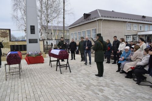 Бүген Тукай районында махсус хәрби операция зонасында һәлак булган ике бертуган Артем һәм Станислав Шамукаевлар белән хушлаштылар