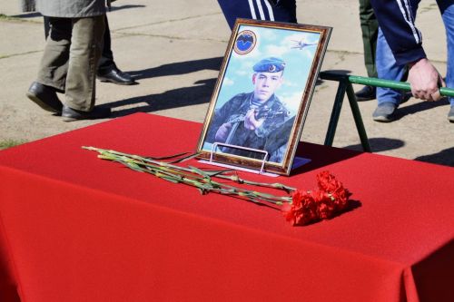 В Калмаше простились с героем