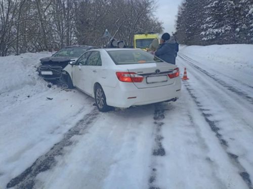 Серьезное ДТП на автодороге в Тукаевском районе: Водитель «Тойота Камри» не справился с управлением и столкнулся с «Ситроен С4»