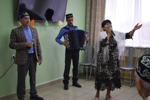 Камил Нәҗмиев интернатта яшәүче өлкәннәр белән очрашты