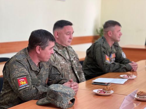 Айдар Метшин Татарстанда махсус хәрби операция сугышчылары белән ярдәм чаралары турында фикер алышты