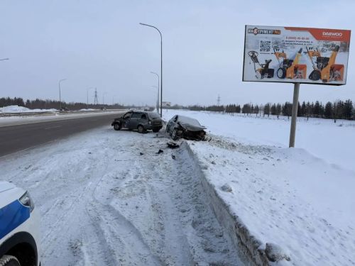 Нарушение ПДД привело к столкновению двух автомобилей на трассе в Татарстане