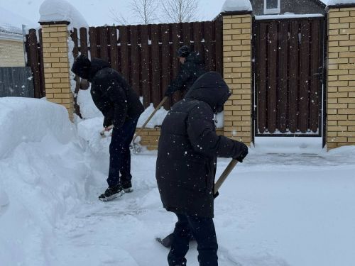 Юные волонтёры школы посёлка Новый пришли на помощь пожилым жителям