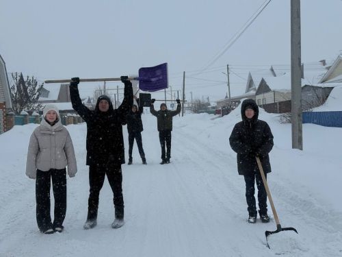 Юные волонтёры школы посёлка Новый пришли на помощь пожилым жителям