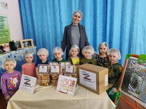 Дети из детского сада «Шатлык» приготовили сухари для участников СВО