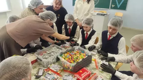 Тукай районы волонтерлары Коноваловка мәктәбендә эш визиты уздырды