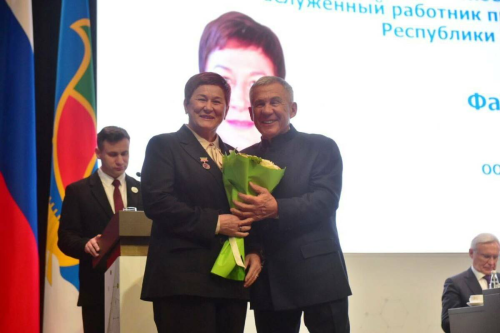 Рөстәм Миңнеханов Чаллыда хезмәт казанышлары өчен дәүләт бүләкләре тапшырды