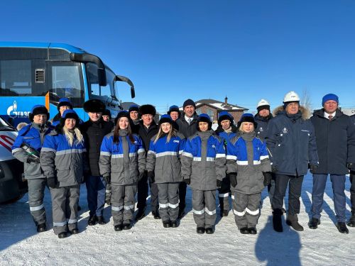Һәр йортка җылылык: Марат Әхмәтов Әҗмәкәй авылында йортка газ кертү чарасында катнашты