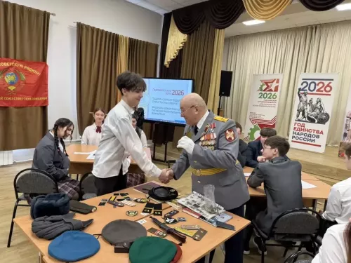 Парламентский урок в Круглом Поле посвятили трудовой и воинской доблести