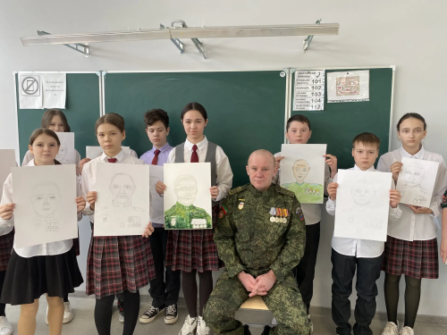 Круглое Поле мәктәбендә «Герой портреты» акциясе узды
