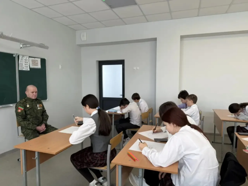 Круглое Поле мәктәбендә «Герой портреты» акциясе узды