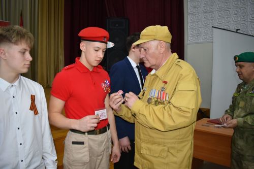 «Хезмәт итү — изге бурыч»: булачак солдатлар һәм юнармиячеләр бер сафта