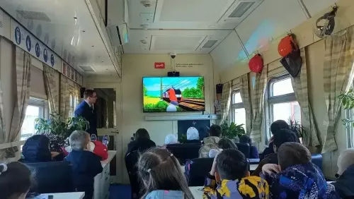 «Куркынычсыз юл»: Круглое Поле укучылары тимер юлда йөрү кагыйдәләрен өйрәнде