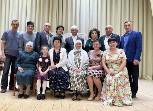 Яңа Бүләк авылы артистлары 50 ел элек Камал театры куйган спектакльне сәхнәгә кайтарды