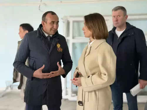 Альфия Когогина проверила ход капитального ремонта школы в поселке Новый