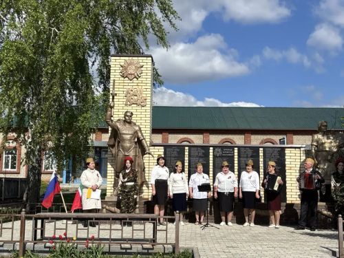 Җиңү җырлары астында: дүрт авыл халкын бер өстәл җыйды