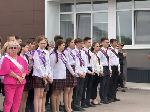 Круглопольская школа получила сертификат на 100 тысяч рублей на «Последнем звонке»