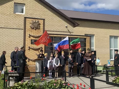 Круглое Поледа Бөек Җиңү көненә багышланган митинг узды