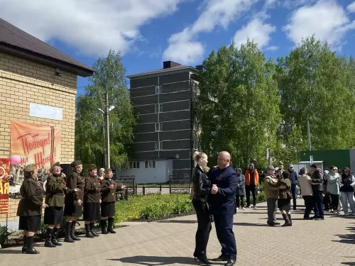 Круглое Поледа Бөек Җиңү көненә багышланган митинг узды
