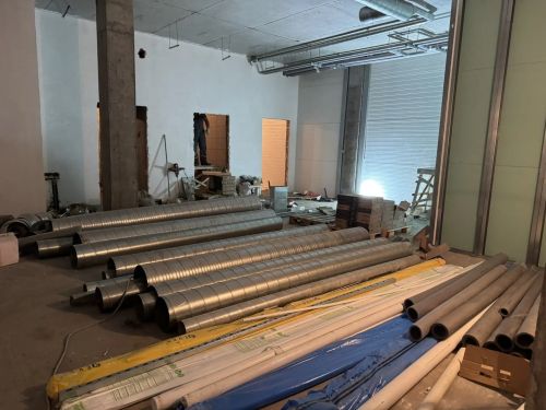 Глава Тукаевского района проверил ход строительства нового крытого катка в Круглом Поле