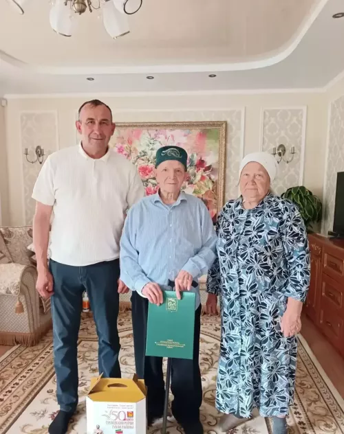 Тукай районы башлыгы Хезмәт ветеранын 90 яшьлек юбилее белән котлады