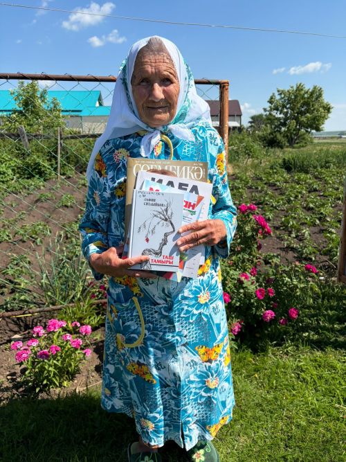 Тыл ветераны Нәзилә Могыйнова гөлбакчасында кунакта булдылар